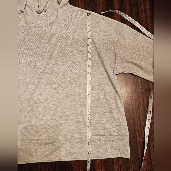 Gap Fit Light Gray Lightweight Cropped Boxy Pullover Hoodie Thumb Holes M EUC - Picture 7 of 11